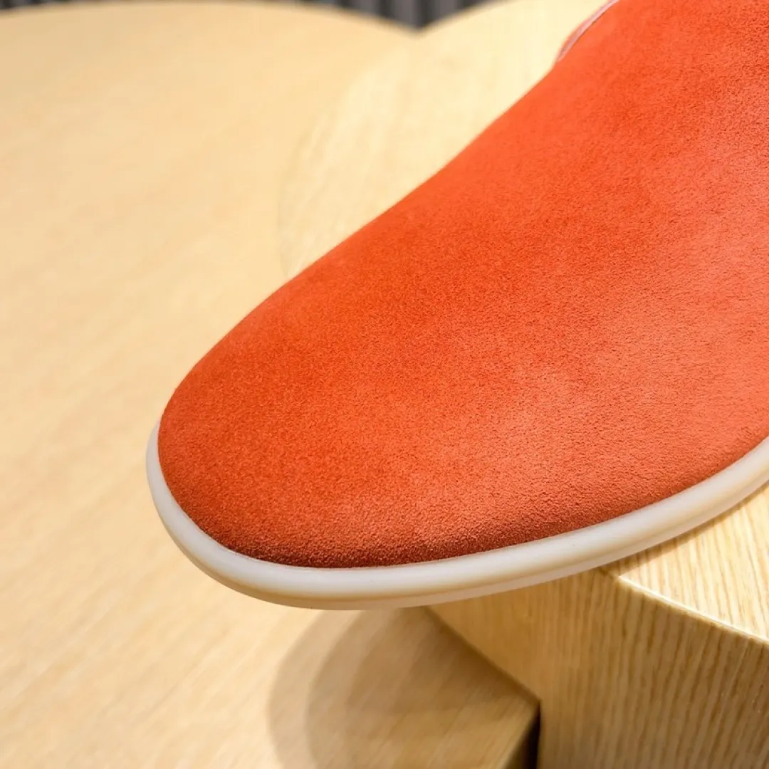 Men's shoes 400💰[loro piana] 2025 new moccasins, popular casual sneakers for street men. The shoes are made of first-layer suede leather uppers with rubber soles, a classic. The complex craftsmanship and meticulous structure make the shoes light and soft, allowing you to walk comfortably and freely. Perfect for summer wear. Yardage: 38-45.